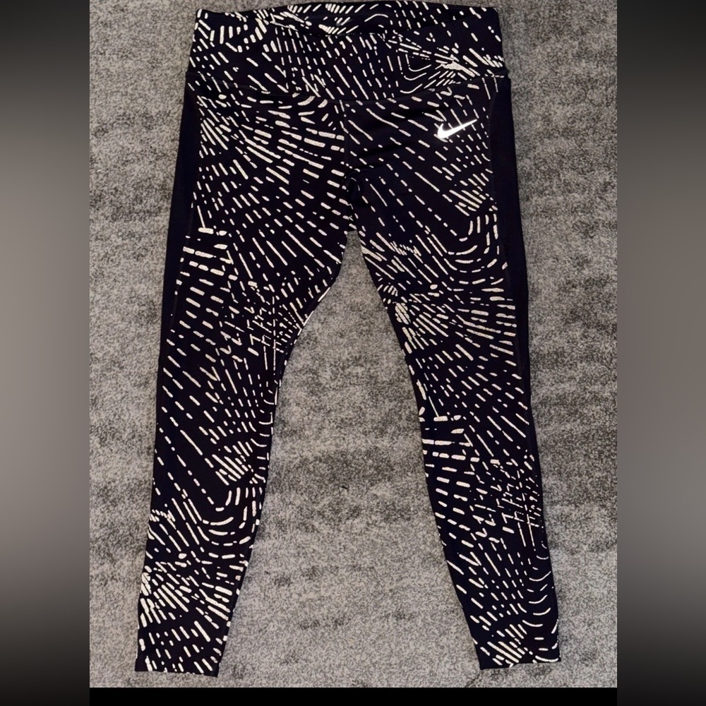 NIKE RUN DIVISION DRI-FIT WOMEN'S FAST RUNNING LEGGINGS BLK/PURPLE
REFLECTIVE XL